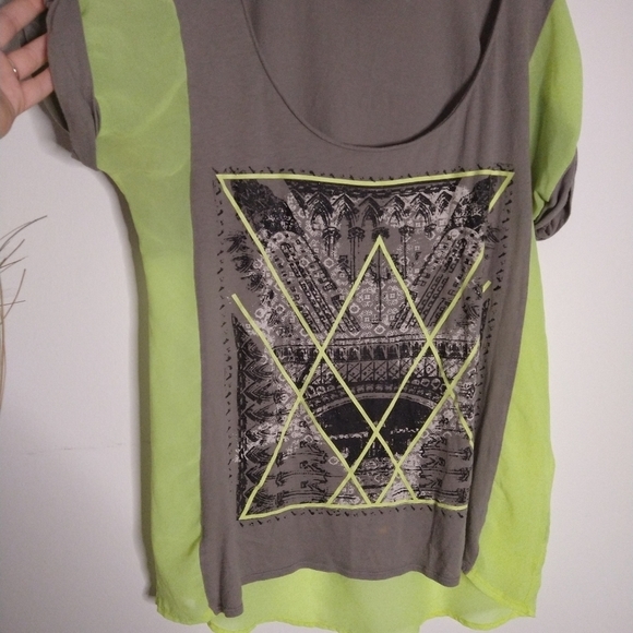 Rock & Republic Small Gray Neon Green Top - Picture 2 of 5